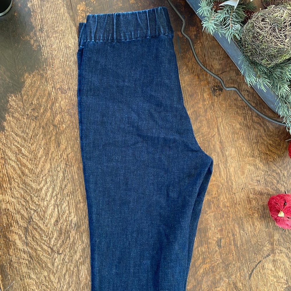 😊. NEW!  SOFT SURROUNDINGS cropped jeans. - Picture 4 of 5